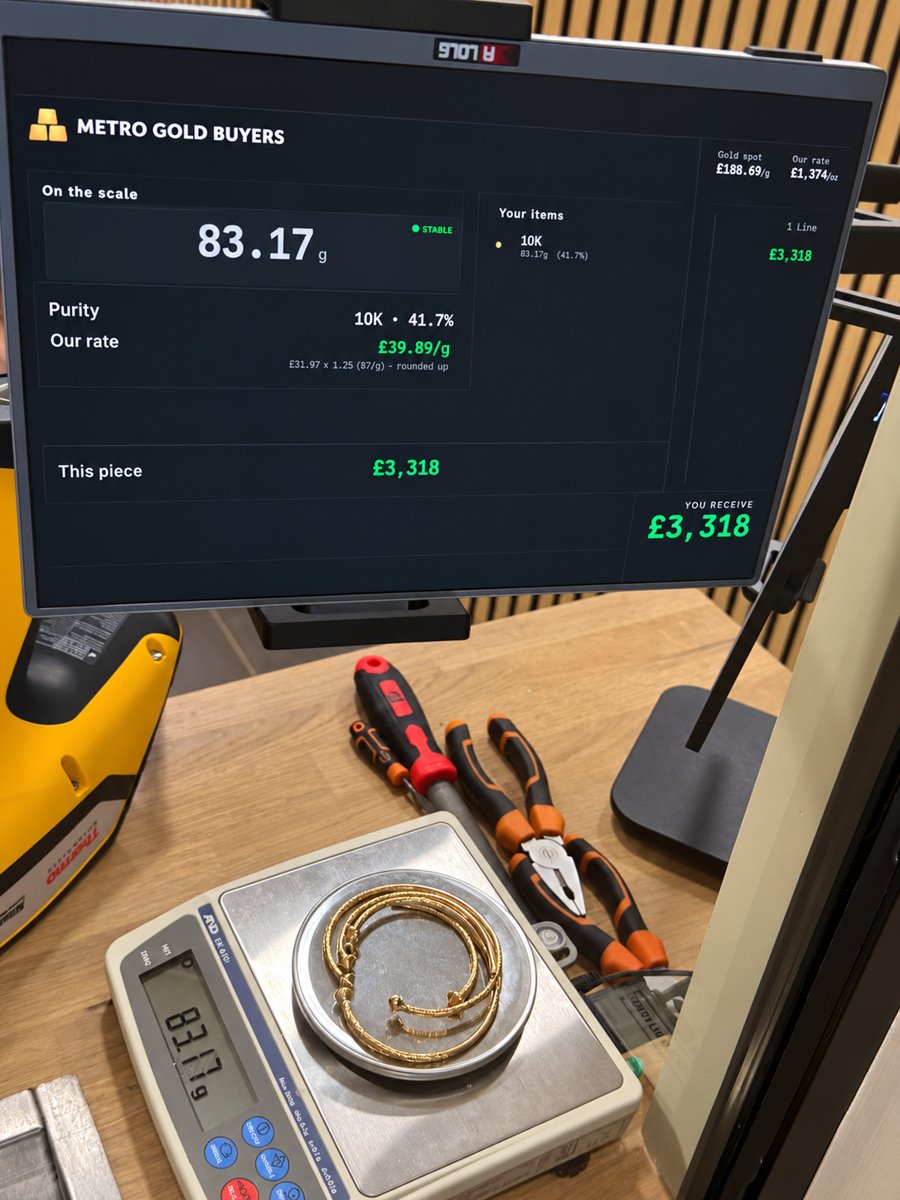 The pricing screen showing the weight on the scale, purity, our rate per gram and the amount you receive